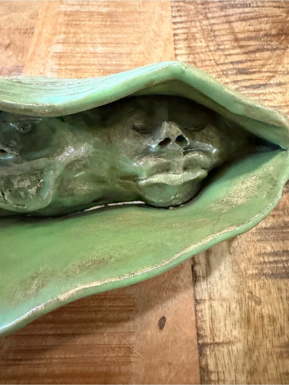 4 Face Anthropomorphic 3D Pea Pod Signed Clay Pottery Vintage 2000 15x3x3”